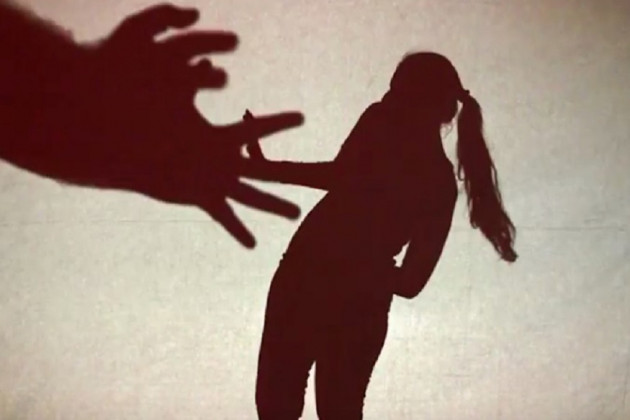 मुंबई हादरली: राजकीय नेत्याचा मुलगा बलात्काराच्या आरोपात?